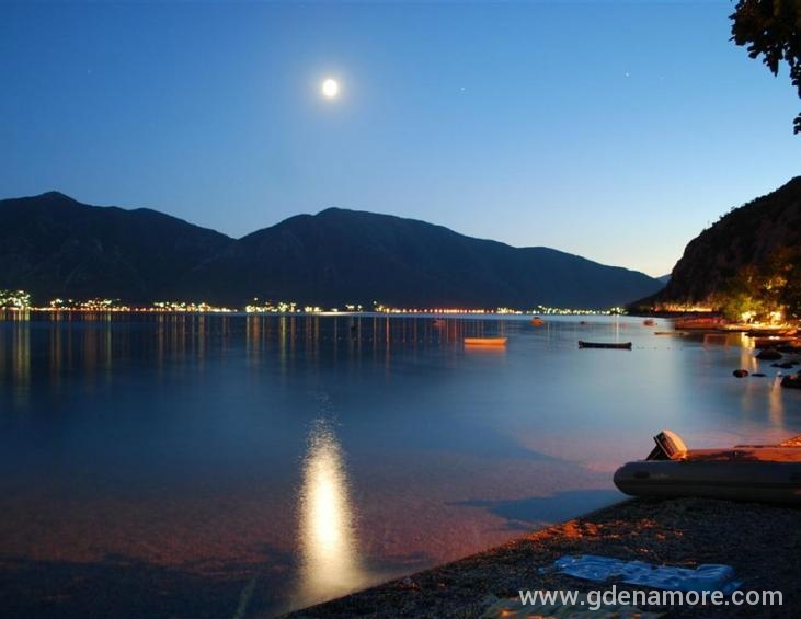 Plaža noću 